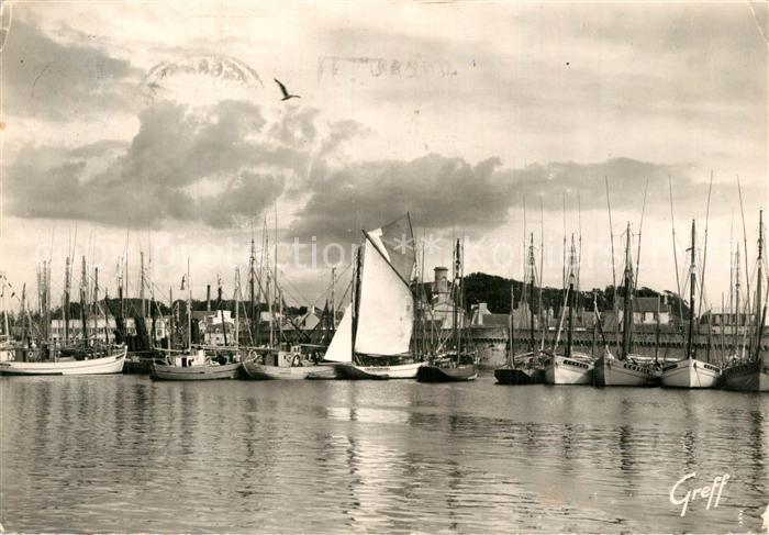 Concarneau Finistere Thoniers et Ville Close Port