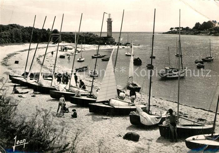 Benodet La plage du Coq Voiliers Phare