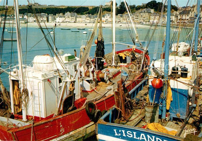 Cancale Chalutiers a quai Bateaux de pêche