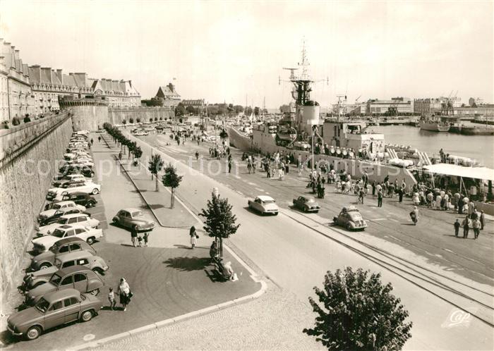 Saint-Malo 35 Les remparts vers le Chateau