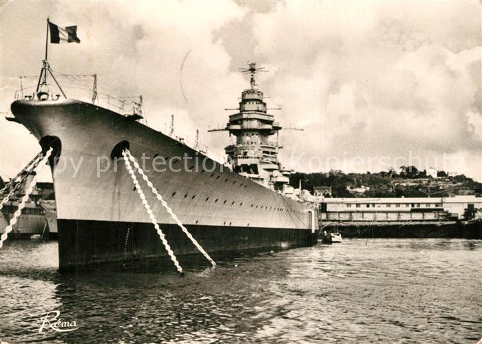 Brest 29 Bateau Richelieu au mouillage en rade