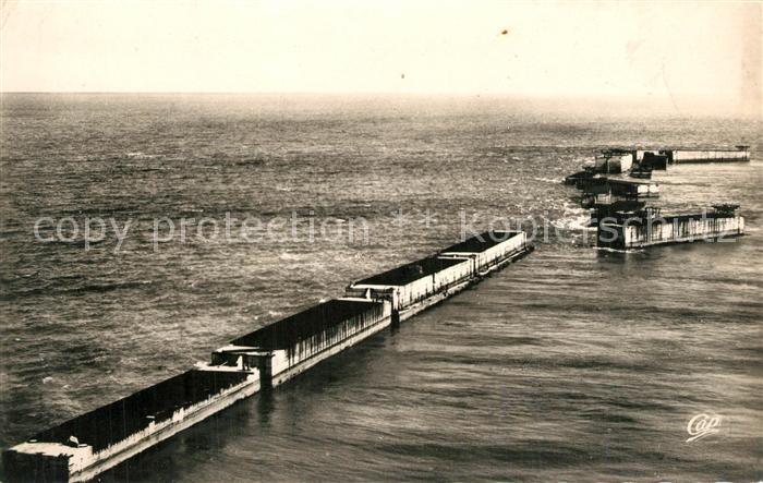 Arromanches-les-Bains Port de la Liberation Brise lames du Port artificiel