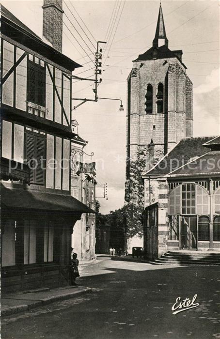 Beaugency Place du Marche et Clocher St Firmin