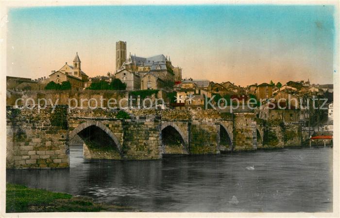 Limoges Haute Vienne Le Pont Saint Etienne et la Cathedrale