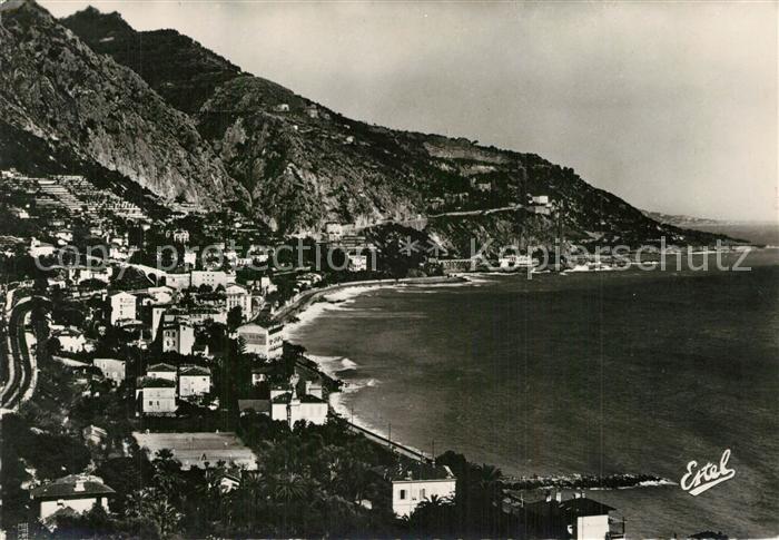 Menton Alpes Maritimes Vue sur la Baie de Garavan et la Frontiere Italienne