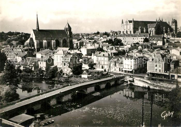 Poitiers 86 Vue generale le Pont Joubert La Cathedrale et Sainte Radegonde