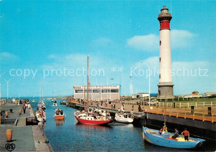 Riva-Bella Yacht sortant du Grand Sas et le Phare