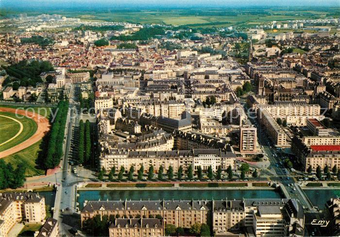 Caen Vue aerienne sur le quartier St Jean Au premier plan l’Orne le Quai Promena