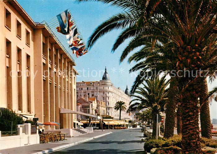 Cannes Alpes-Maritimes Le Palais des Festivals et l’Hotel Carlton