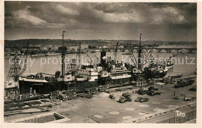 Bordeaux Les Quais Bateau en charge