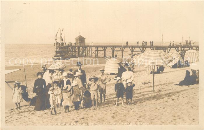 Arcachon Gironde Un coin de la plage a marée basse
