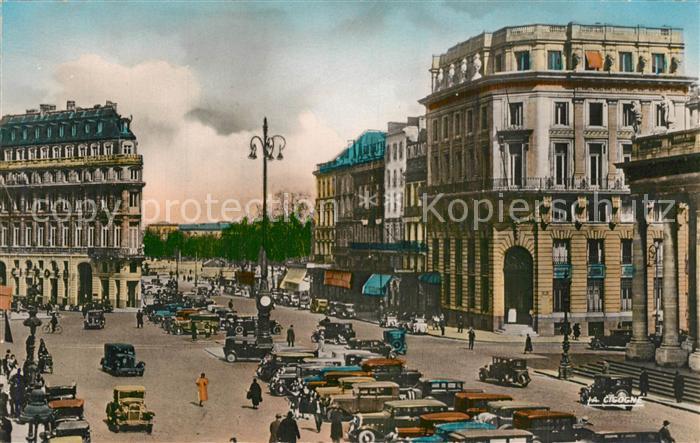 Bordeaux Place de la Comédie au fond Les Quincon