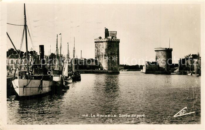 La Rochelle Charente-Maritime Sortie du port Bateaux Tours