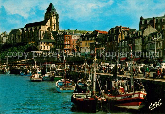 Le Treport Port a marée haute Bateaux de pêche Eglise Saint Jacques