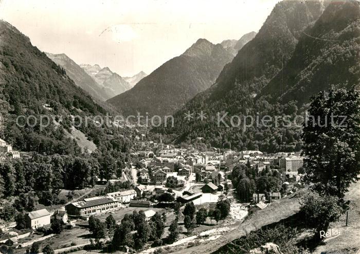 Cauterets Vue Generale et les Pyrénées