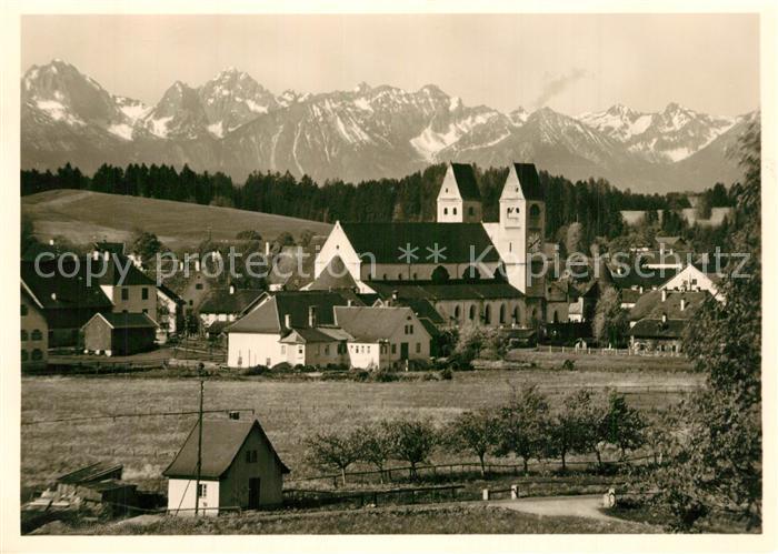 Steingaden Oberbayern mit Blick auf die Fuessener Berge
