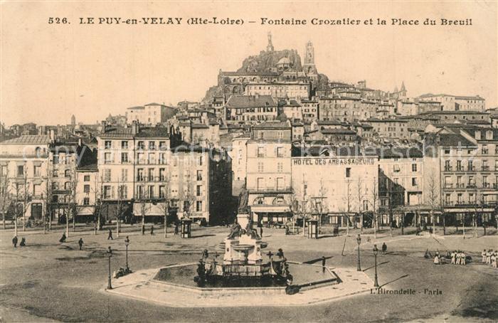 Le Puy-en-Velay Fontaine Crozalier et la Place du Breuil