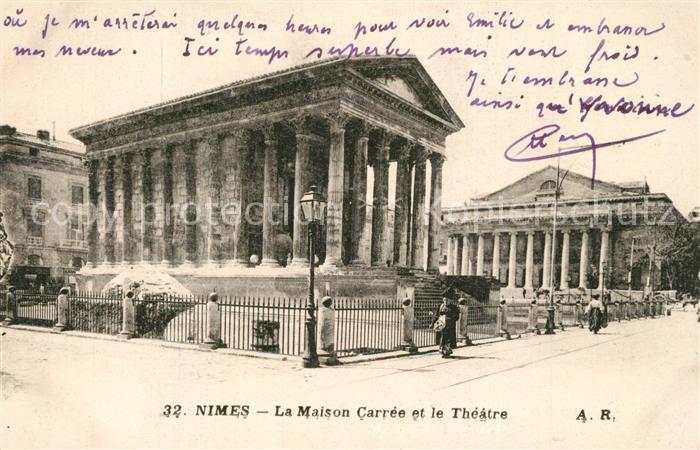 Nimes La Maison Carree et le Theatre