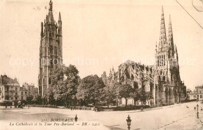 Bordeaux La Cathedrale et la Tour Pey Berland