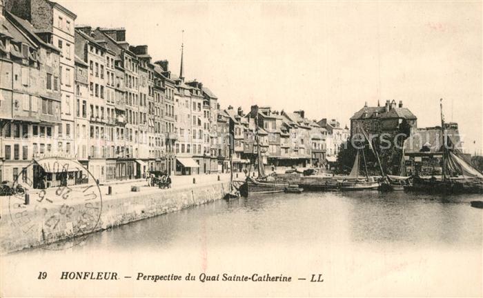 Honfleur Perspective du Quai Sainte Catherine