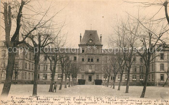 Clermont-Ferrand Le Pont Lycee Cour d Honneur