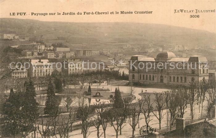 Le Puy-en-Velay Paysage sur le Jardin du Fer a Cheval et le Musee Crozatier