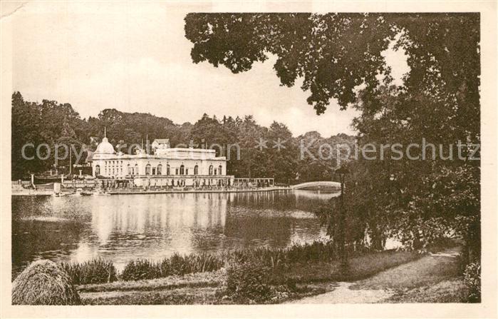Bagnoles-de-l Orne Le Casino et le Lac