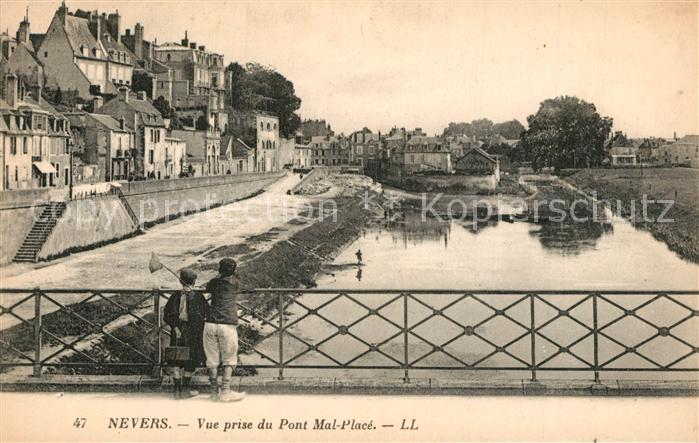 Nevers 58 Vue prise du Pont Mal Place