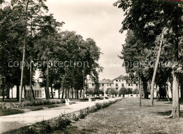 Magnanville Avenue de Magnanville et le Pavillon Central