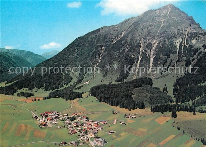 Berwang Tirol mit Thaneller Lechtaler Alpen Fliegeraufnahme