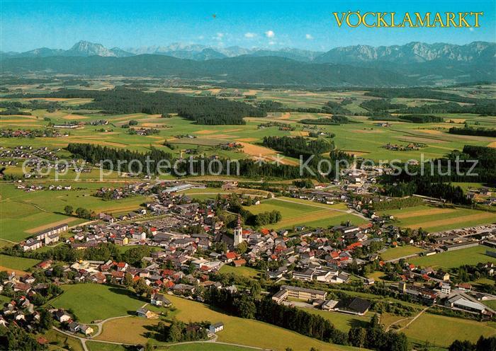 Voecklamarkt Erholungsort Tor zum Attersee mit Traunstein und Hoellengebirge Alp