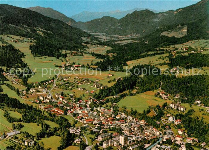 Hermagor Kaernten Fliegeraufnahme mit Gitschtal und Guggenberg