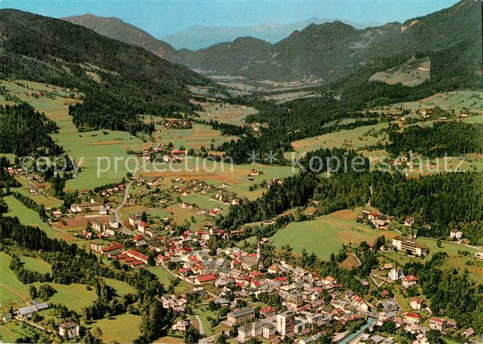 Hermagor Kaernten Fliegeraufnahme mit Gitschtal mit Guggenberg
