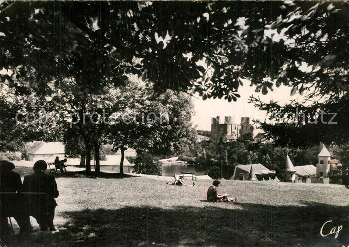 Bourbon-l Archambault Parc Ruines du Chateau