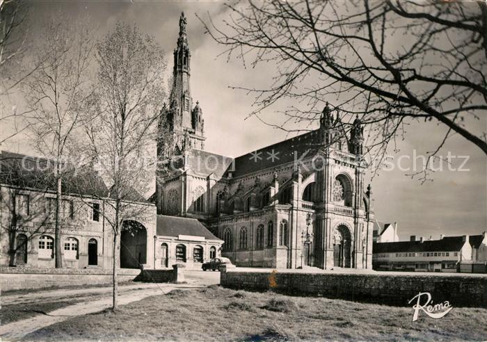 Sainte-Anne-d Auray La Basilique vue d ensemble