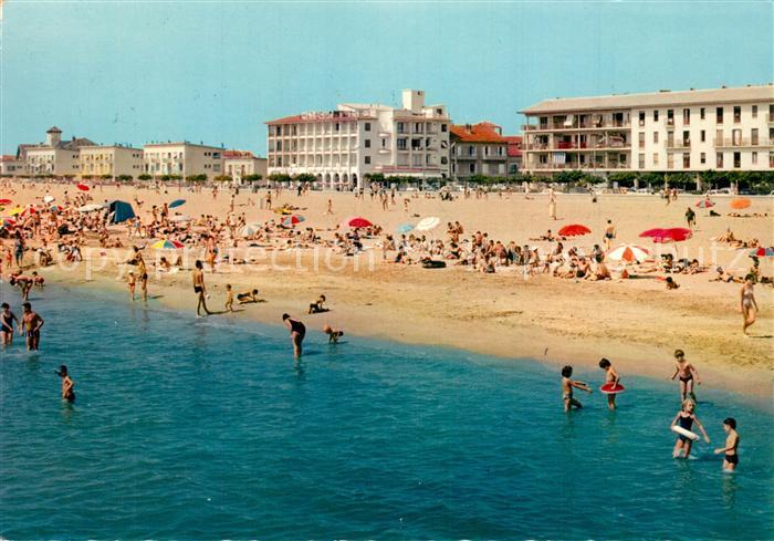 Valras-Plage Un coin de la plage Au centre le Grand Hotel Mira Mar