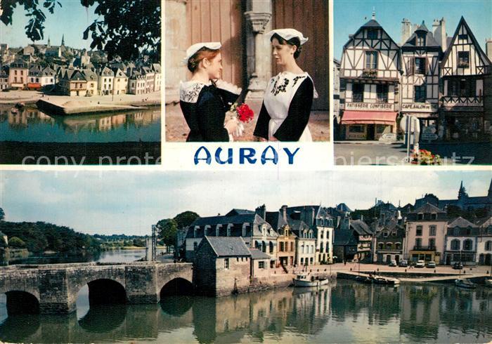 Auray Les vieilles maisons le quartier Saint Goustan et jeunes filles en costume