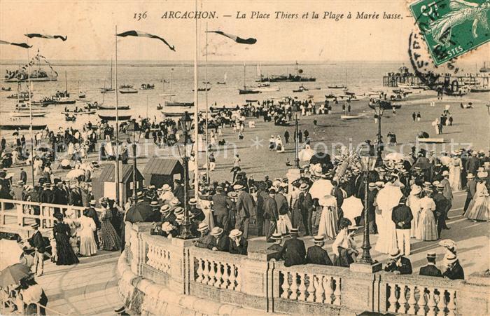 Arcachon Gironde La Place Thiers et la Plage a Maree basse