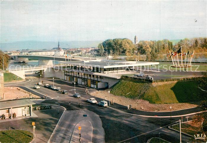 Strasbourg Alsace Le Pont de l’Europe sur le Rhin et la Porte de France