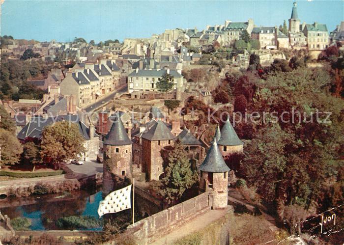 Fougeres Vue generale sur le Chateau et la Ville