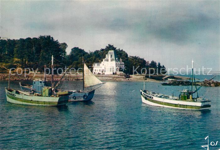 Treboul Douarnenez Bateaux de Peche devant Ile Tristan