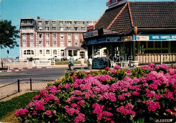 Blonville-sur-Mer Le rond point et le Grand Hotel