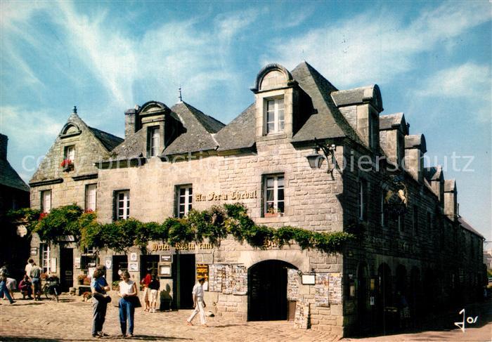 Locronan Les vieilles maisons de la place
