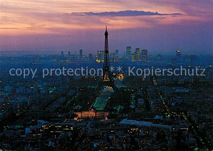 Paris Eiffelturm nach Sonnenuntergang