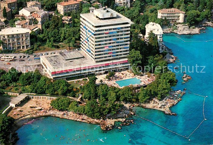 Opatija Abbazia Hotel an der Kueste Fliegeraufnahme