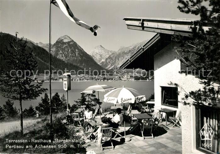 Pertisau Achensee Terrassen Rasthaus Bergkristall Blick ueber den See Alpenpanor