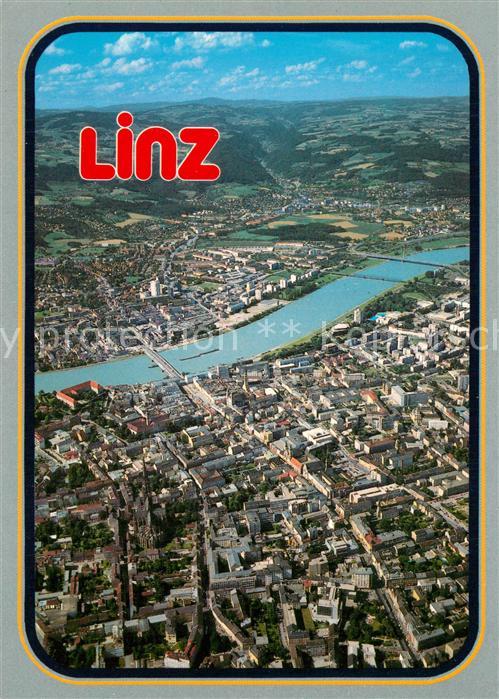Linz Donau Stadtkern Urfahr Blick in das Muehlviertel Fliegeraufnahme