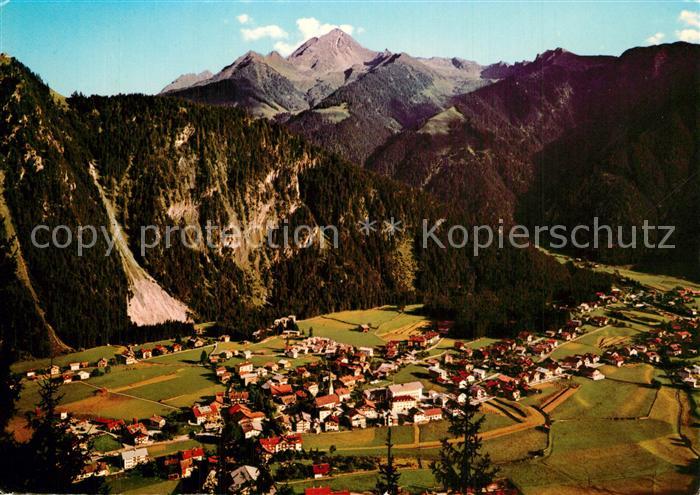 Mayrhofen Zillertal Panorama Luftkurort gegen Ahornspitze Zillertaler Alpen