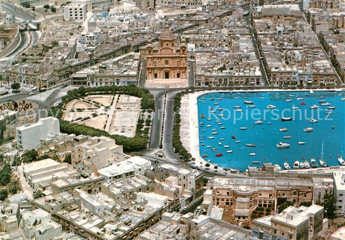 Malta St Joseph Parish Church avec Yacht Marina Vue aerienne