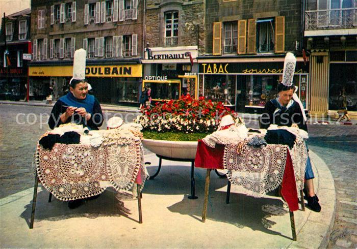 Saint-Brieuc Cotes-d Armor Dentellieres au travail